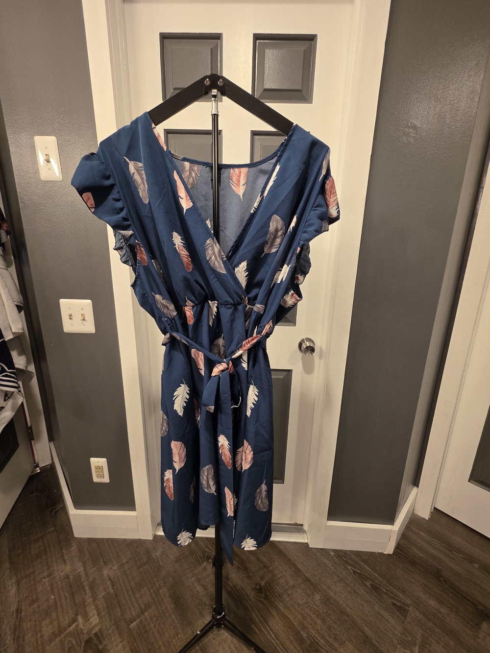 SHEIN Teal Feather-Print Wrap Dress with Tie Waist